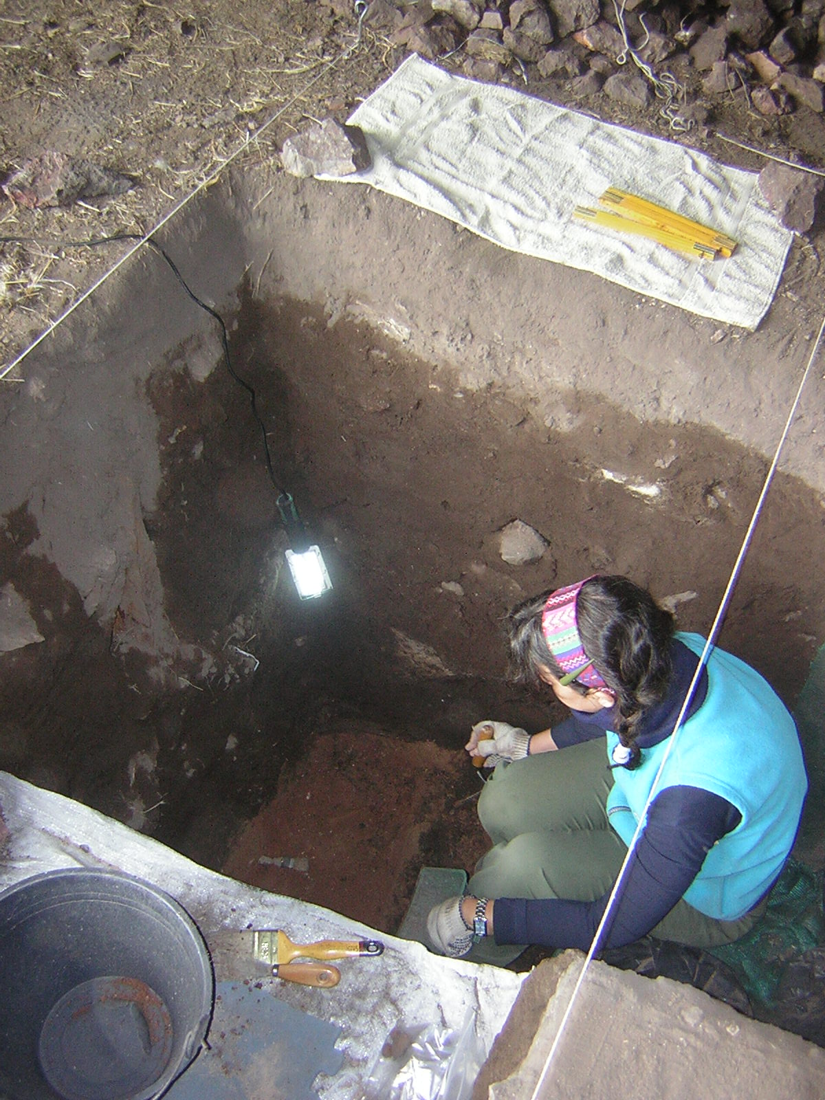 Excavación de la cueva principal de Casa de Piedra de Roselló.
